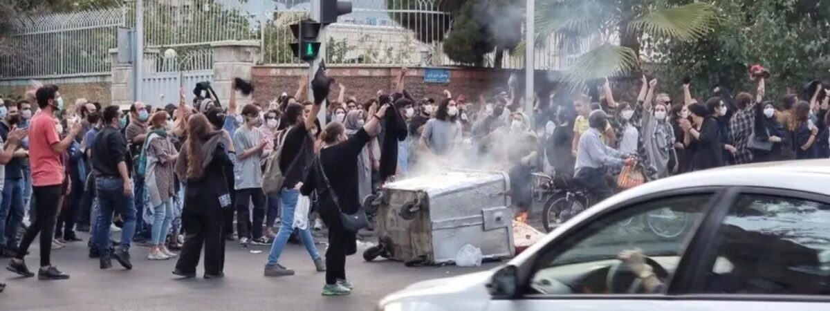 ペルシャ絨毯を産するイランで、いま何が起こっているのか？