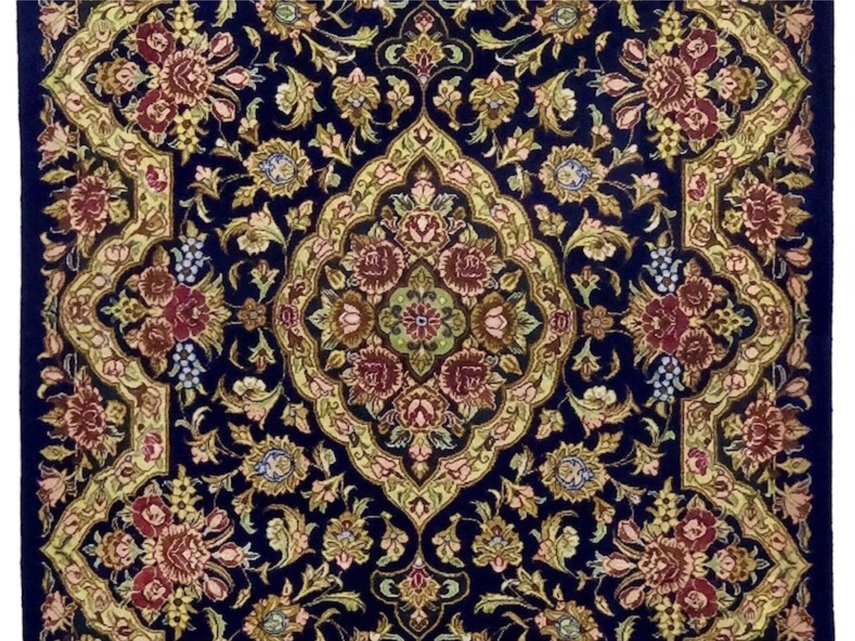 ペルシャ絨毯【シルク】玄関マット小　マラゲ産(クム柄)　61×94(cm)　¥330,000(税込)