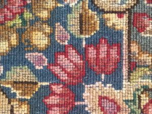 ジュフティ結びが用いられたケルマン絨毯の表と裏