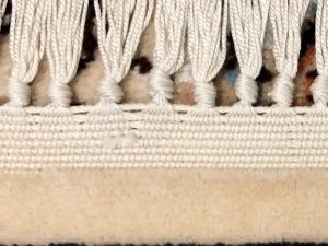 ペルシャ絨毯とウィルトン織絨毯のフリンジの比較